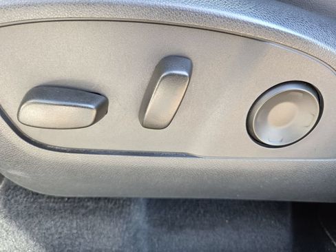 Used 2025 Buick Enclave Preferred FWD image 17