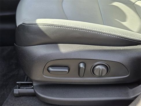 Used 2018 Chevrolet Equinox Premier image 11