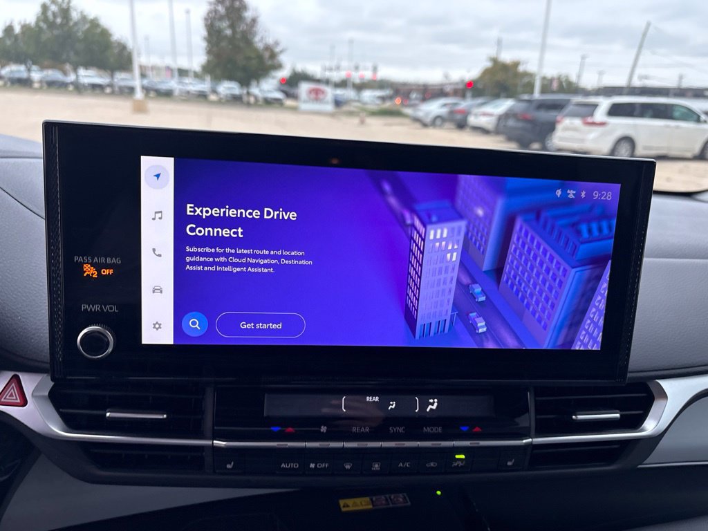 Used 2025 Toyota Sienna XLE FWD image 16