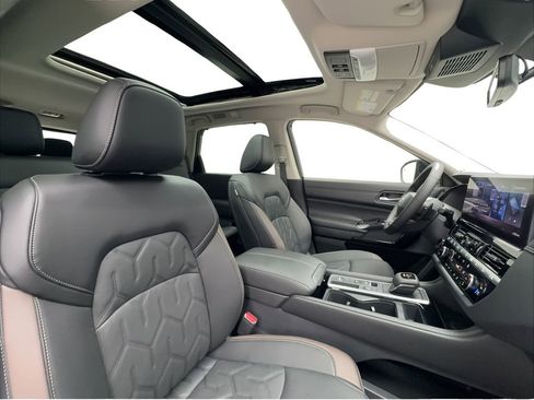 Used 2026 Nissan Pathfinder Platinum w/ Cargo Package FWD image 33