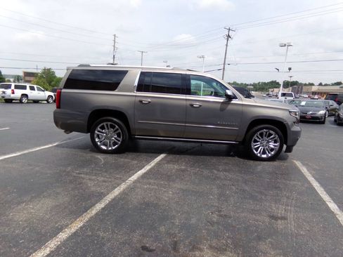 Used 2019 Chevrolet Suburban Premier w/ Premier Plus Edition AWD/4WD image 5