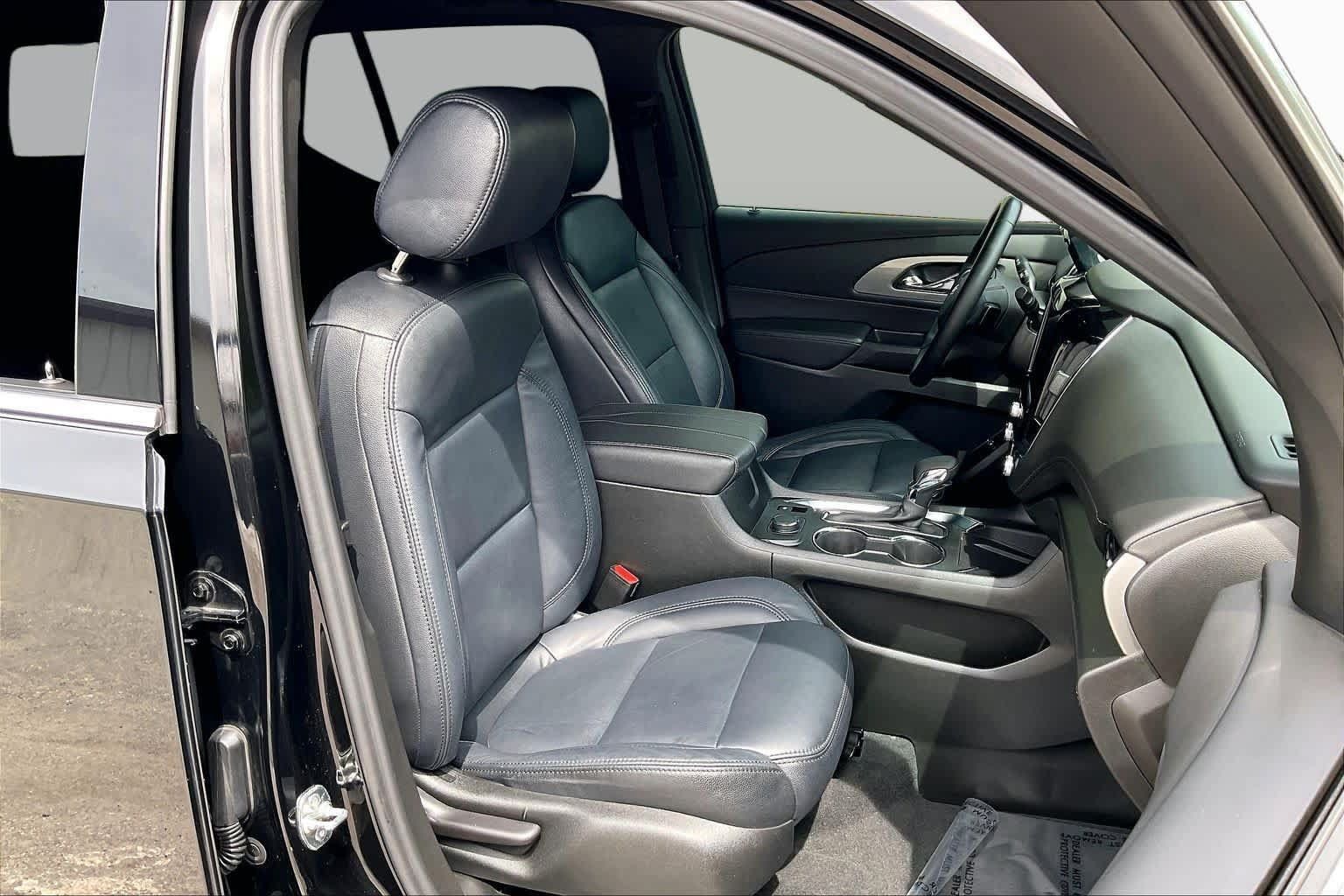 Used 2023 Chevrolet Traverse LT FWD image 8