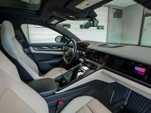 Used 2024 Porsche Panamera 4 image 16