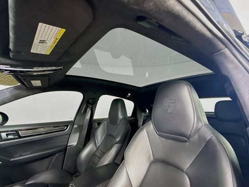 Used 2020 Porsche Cayenne Turbo AWD/4WD image 23