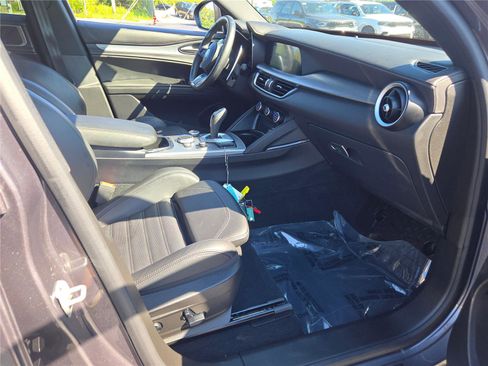 Used 2024 Alfa Romeo Stelvio Veloce image 7