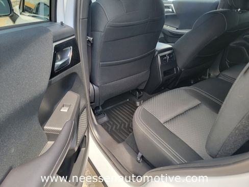 Used 2024 Mitsubishi Outlander ES image 13