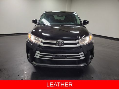 Used 2017 Toyota Highlander XLE AWD/4WD image 2