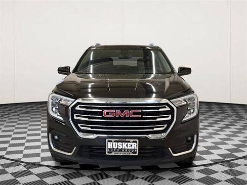 Used 2024 GMC Terrain SLT image 3