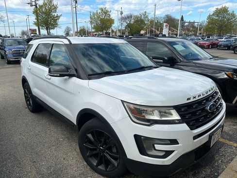 Used 2017 Ford Explorer XLT w/ Equipment Group 202A AWD/4WD image 1