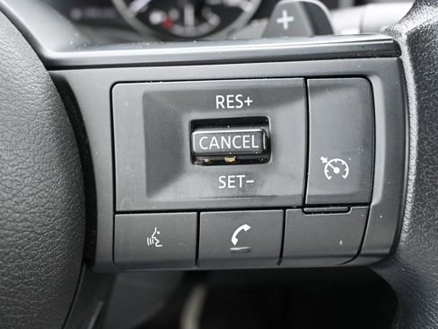 Used 2024 Nissan Rogue S AWD/4WD image 13