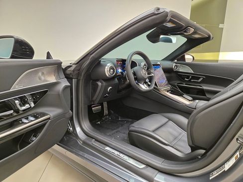 Used 2023 Mercedes-Benz SL 55 AMG 4MATIC image 16