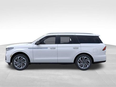 New 2025 Lincoln Navigator Reserve AWD/4WD image 4
