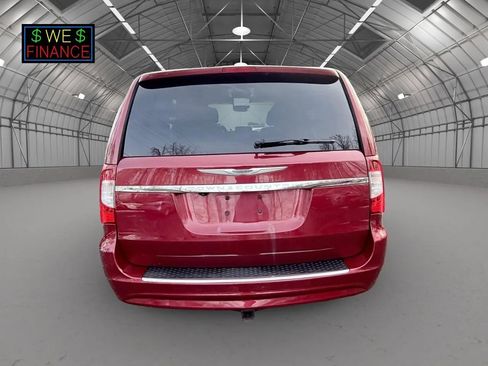 Used 2013 Chrysler Town & Country Touring w/ Trailer Tow Group image 27