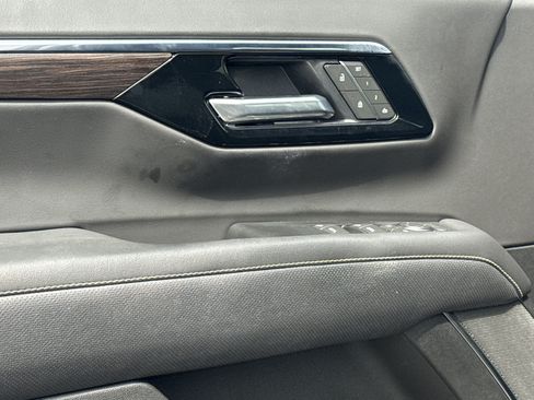 Used 2025 Chevrolet Tahoe Premier AWD/4WD image 15