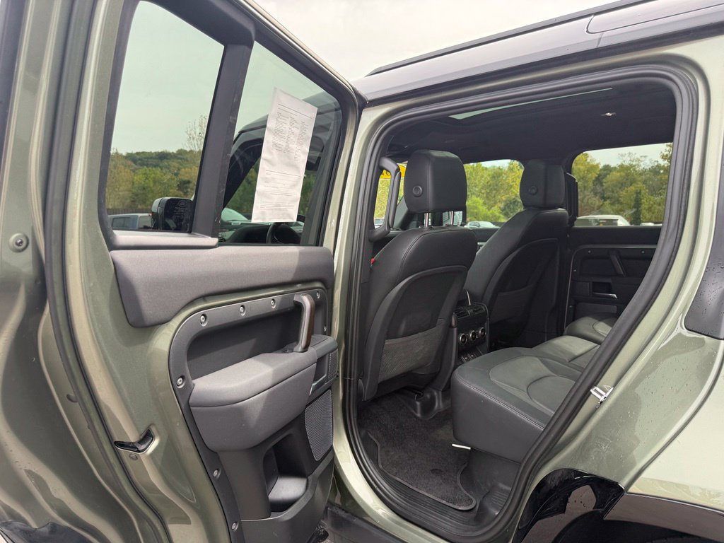 Used 2023 Land Rover Defender 110 X-Dynamic SE AWD/4WD image 17