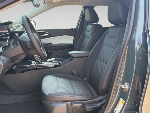 New 2026 Chevrolet Trax LT w/ LT Convenience Package FWD image 9