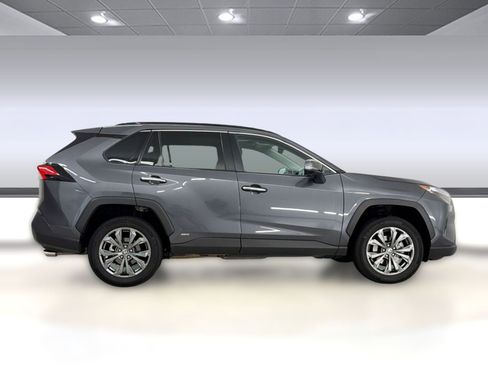 Used 2022 Toyota RAV4 Limited AWD/4WD image 8