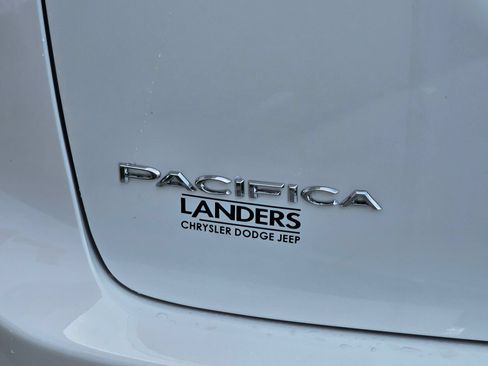 New 2027 Chrysler Pacifica Select FWD image 25