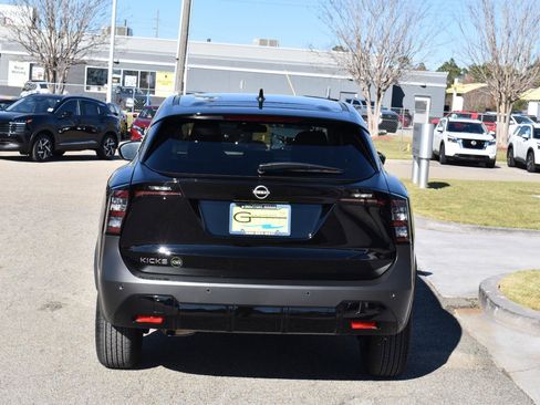 Certified 2025 Nissan Kicks SV image 6