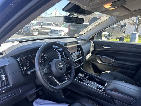 Used 2023 Nissan Pathfinder SL w/ Lighting Package (N92) image 10