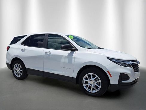 Used 2023 Chevrolet Equinox LS w/ LS Convenience Package FWD image 2