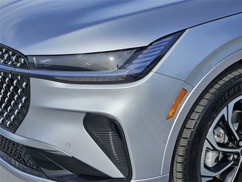 New 2026 Lincoln Nautilus Reserve image 8