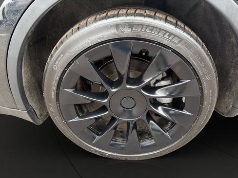 Used 2023 Tesla Model Y Long Range image 22