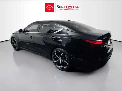 Used 2024 Nissan Altima 2.5 SR w/ SR Premium Package FWD image 6