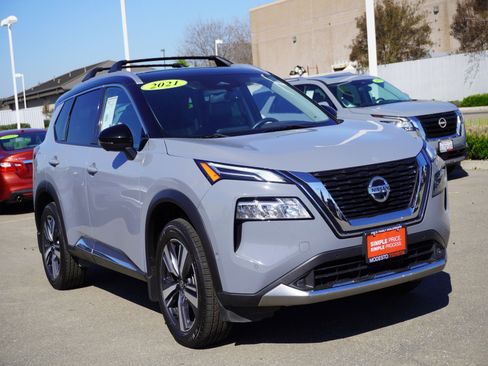 Used 2021 Nissan Rogue Platinum image 1