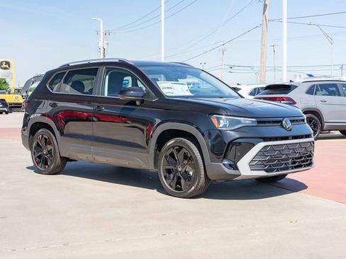 New 2026 Volkswagen Taos SE FWD image 8