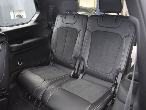 Used 2025 Jeep Grand Cherokee L Altitude image 11