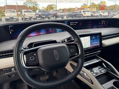 Used 2024 Lincoln Nautilus Reserve image 6