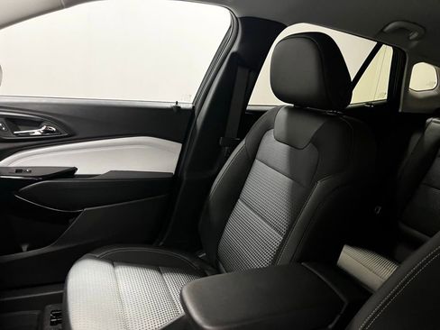 New 2026 Chevrolet Trax LT w/ LT Convenience Package FWD image 20