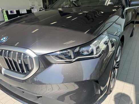 Used 2025 BMW i5 xDrive40 w/ Premium Package image 4