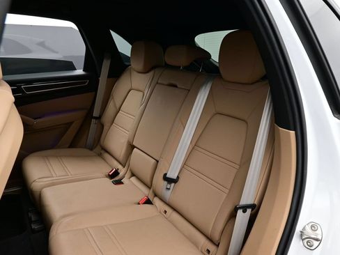 Certified 2023 Porsche Cayenne Platinum Edition AWD/4WD image 13