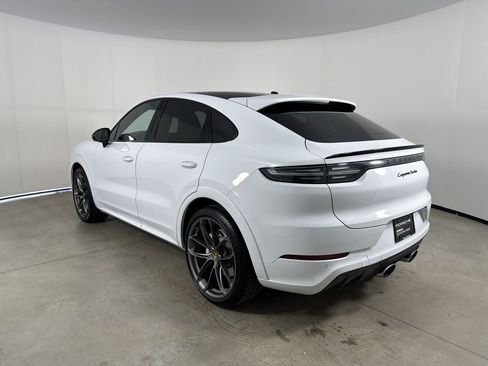 Certified 2023 Porsche Cayenne Turbo AWD/4WD image 3