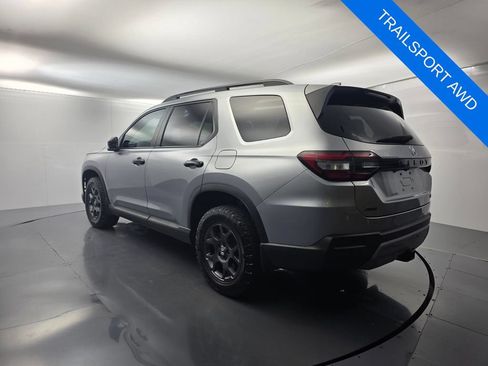 Used 2025 Honda Pilot TrailSport image 6