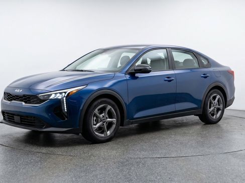 Used 2025 Kia K4 LXS FWD image 3