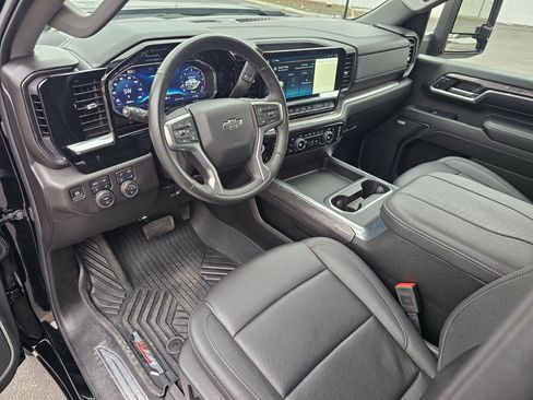 Used 2025 Chevrolet Silverado 3500 LTZ image 2