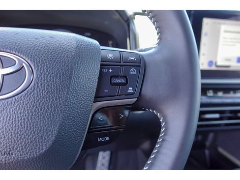 Used 2025 Toyota Camry SE w/ Convenience Package FWD image 17