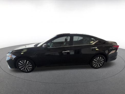 Used 2025 Nissan Altima 2.5 SV FWD image 8