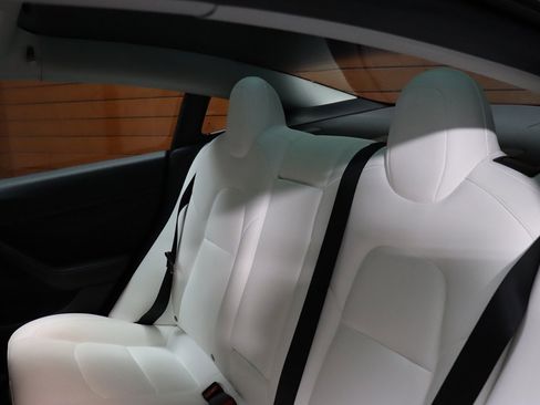 Used 2023 Tesla Model 3 Standard Range image 31