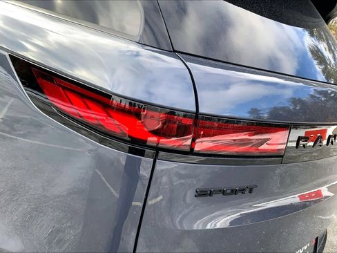 Used 2025 Land Rover Range Rover Sport SE image 26