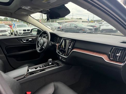 Used 2022 Volvo S60 B5 Momentum w/ Premium Package AWD/4WD image 23