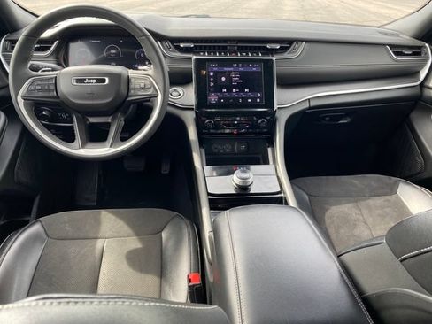 Used 2023 Jeep Grand Cherokee Altitude AWD/4WD image 5