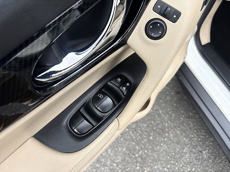 Used 2020 Nissan Rogue SL w/ Premium Package FWD image 10