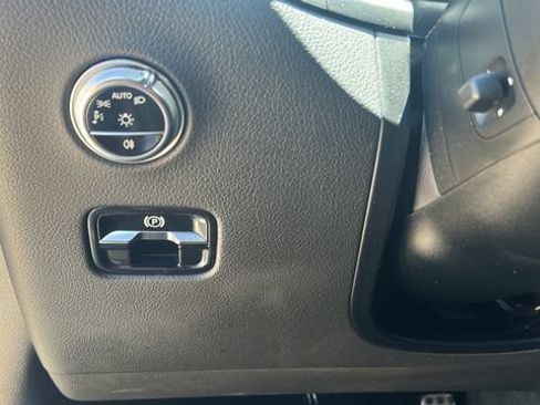 Used 2025 Mercedes-Benz GLC 350e 4MATIC image 16