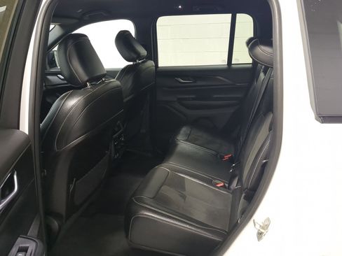 Certified 2024 Jeep Grand Cherokee Altitude image 19