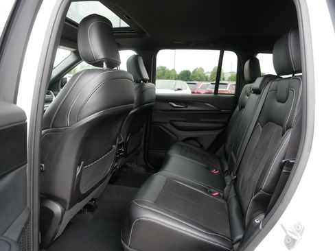 Used 2023 Jeep Grand Cherokee Altitude AWD/4WD image 34