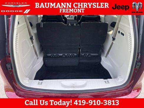 Used 2022 Chrysler Pacifica Limited AWD/4WD image 17
